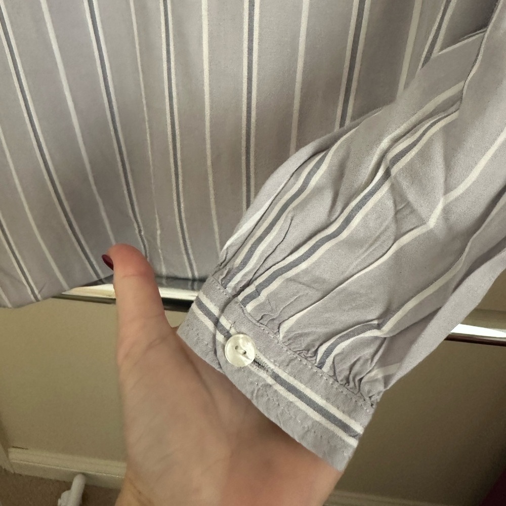 Women’s Abercrombie Boyfriend Button Down Shirt - Picture 3 of 4